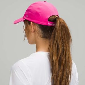 *NEW W/ TAGS* Lululemon, Fast & Free hat in pink
